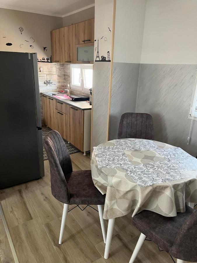 Apartman Petrov Donji Milanovac Exteriér fotografie